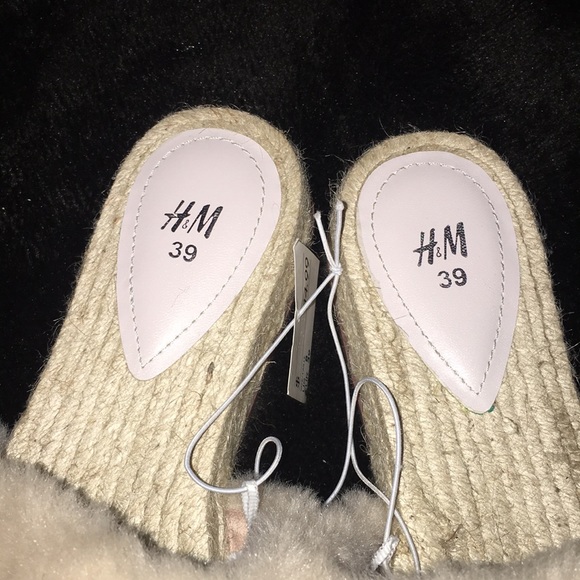 Brand new slippers - Picture 4 of 8